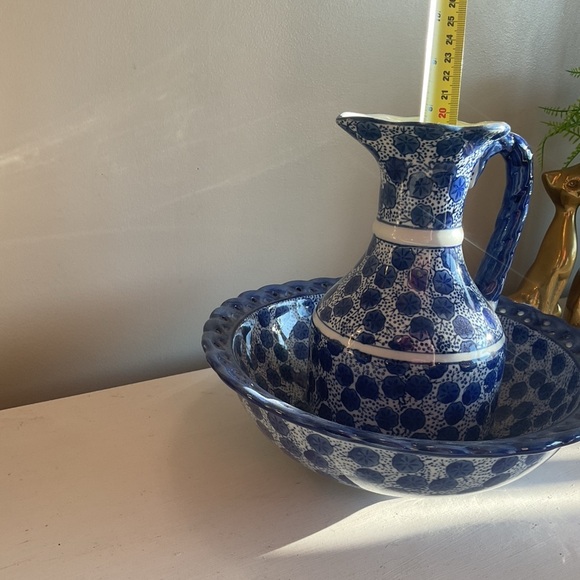 Blue & White Ceramic Pitcher Bowl Set rare similar to 1800’s - Picture 3 of 3